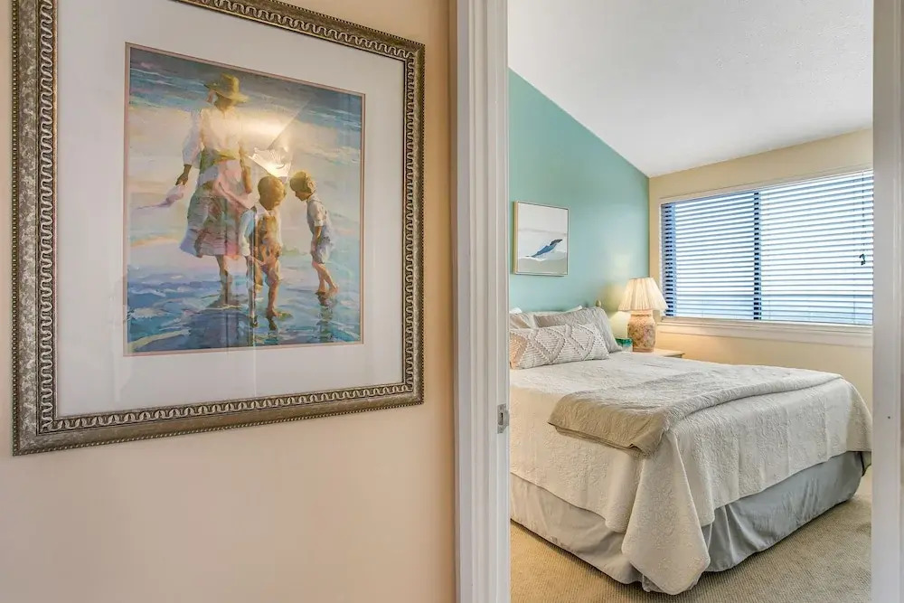 Ocean-view 4th-floor Condo With Balcony, Outdoor Pool & Central AC