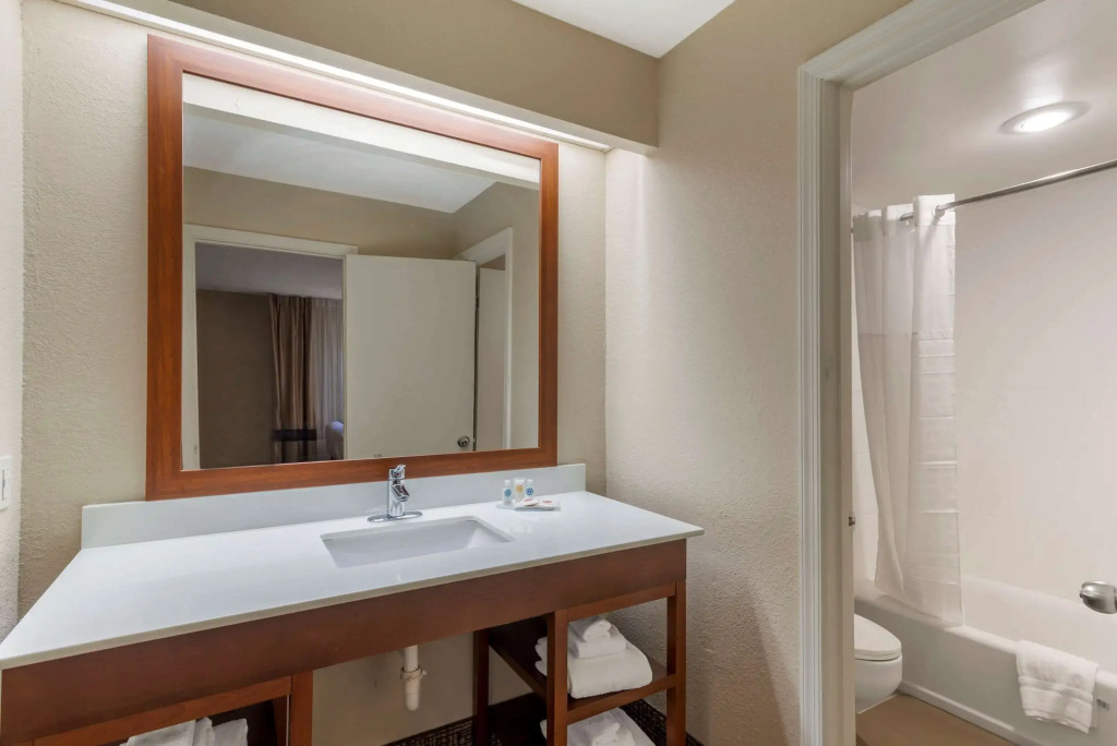 Comfort Inn & Suites - near Robins Air Force Base Main Gate