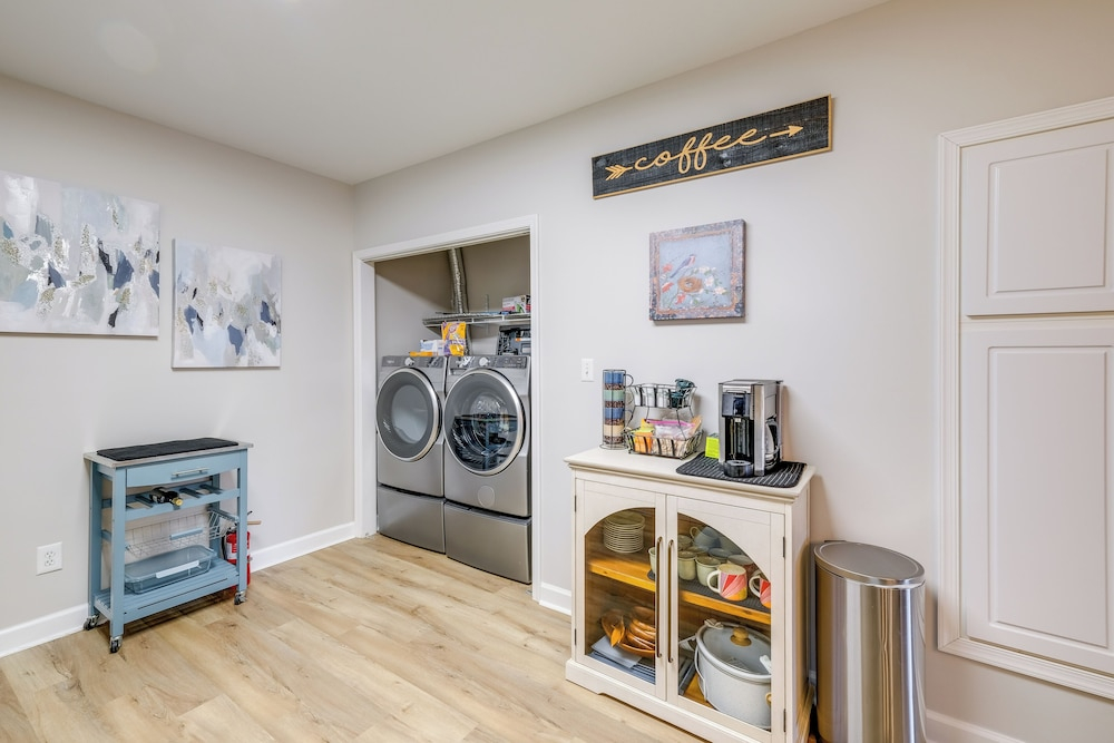 Dog-friendly Condo on Smith Mountain Lake