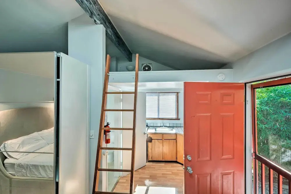 Warm & Inviting Ashland Cottage < Half-mile to SOU