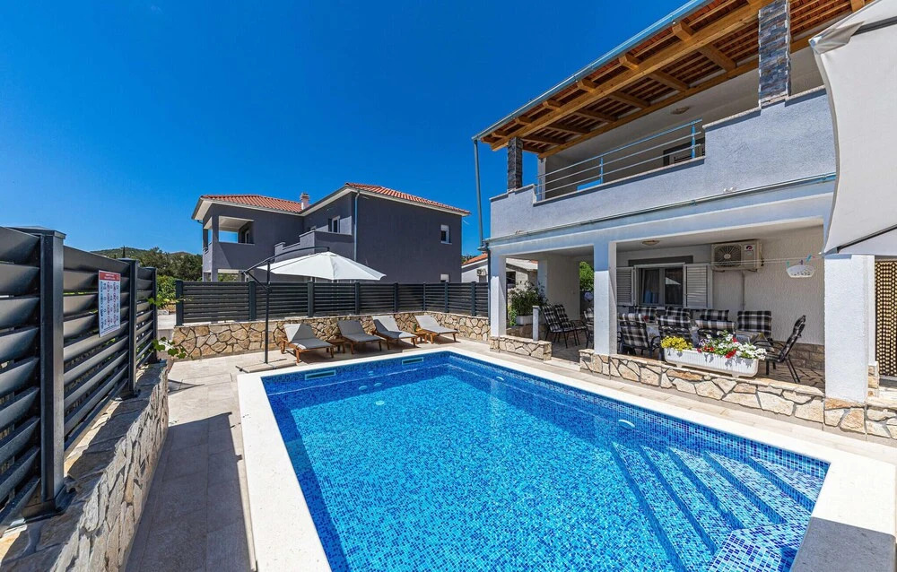 Awesome Home in Vinisce With Outdoor Swimming Pool, Wifi and 5 Bedrooms