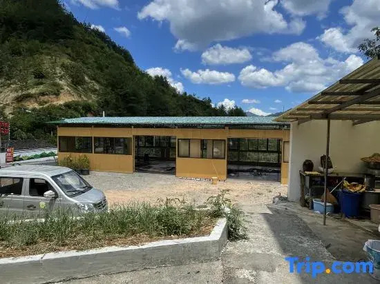 Jixi Zhangyi Inn