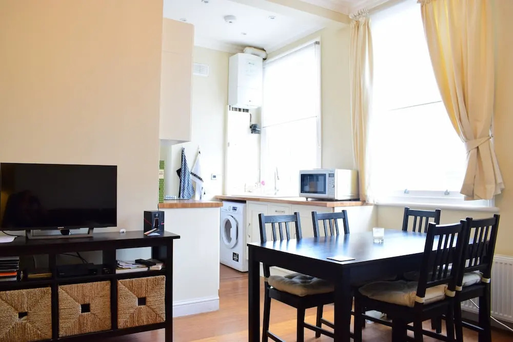 Kensington 2 Bedroom Flat
