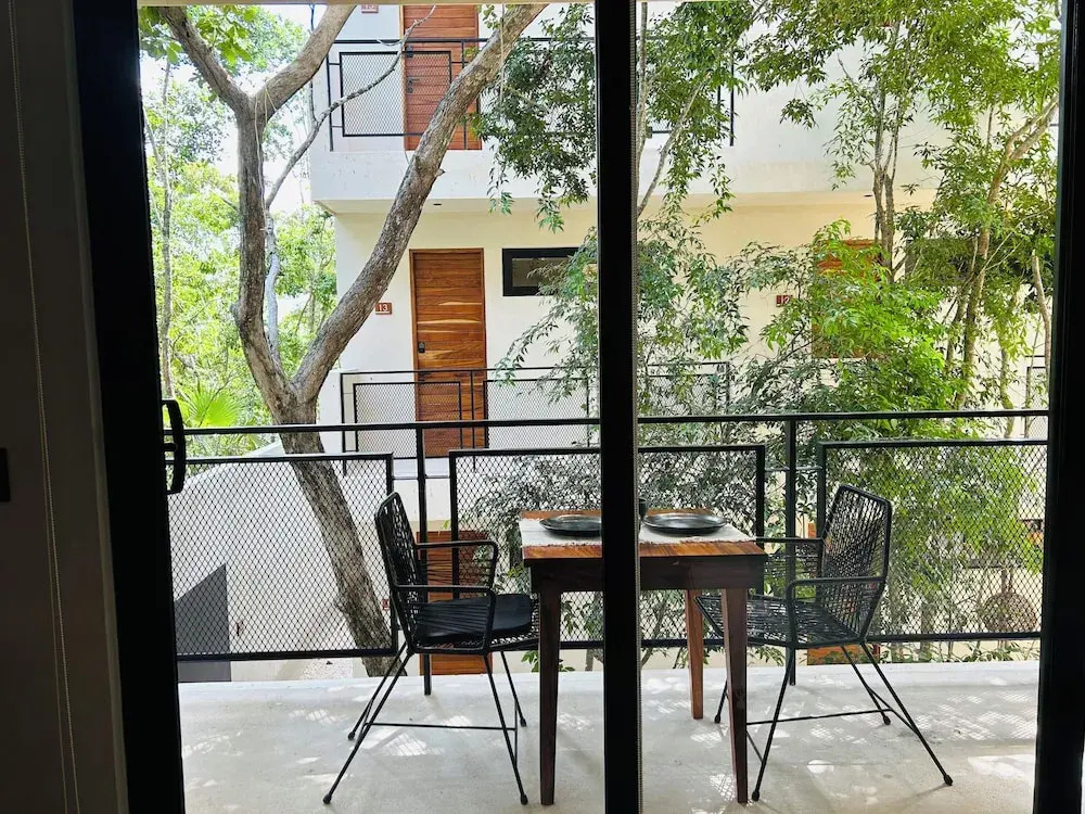 Jungle  Studio Balcony & Hammock S19
