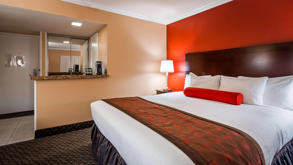 Best Western Plus Casino Royale Center Strip