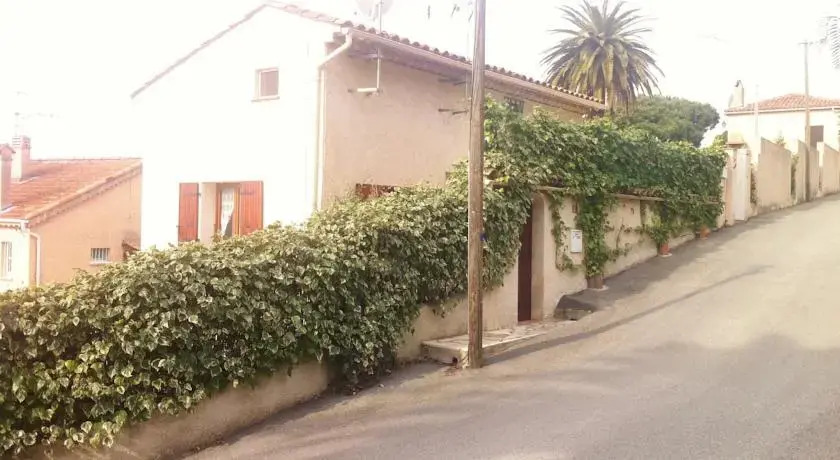 Maison de village à 50 m de la plage