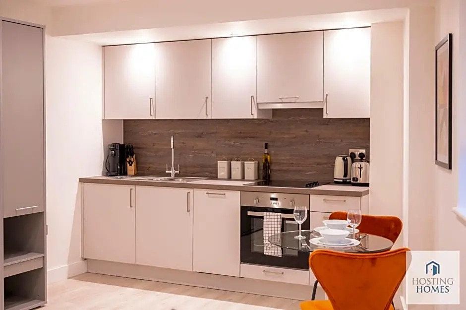 Modern Queen Street Apartment In The Heart Of Town 5