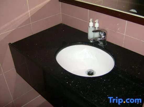 Oriental Pearl Budget Hotel