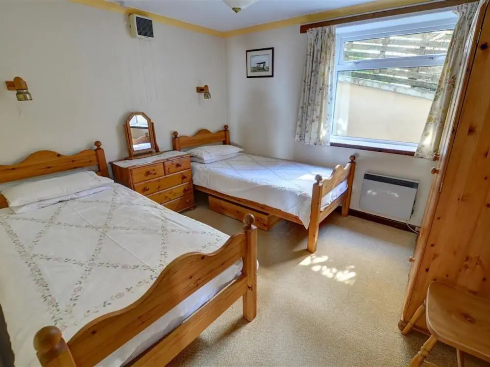 Ground-floor Apartment in Detached House set on 350-m Site