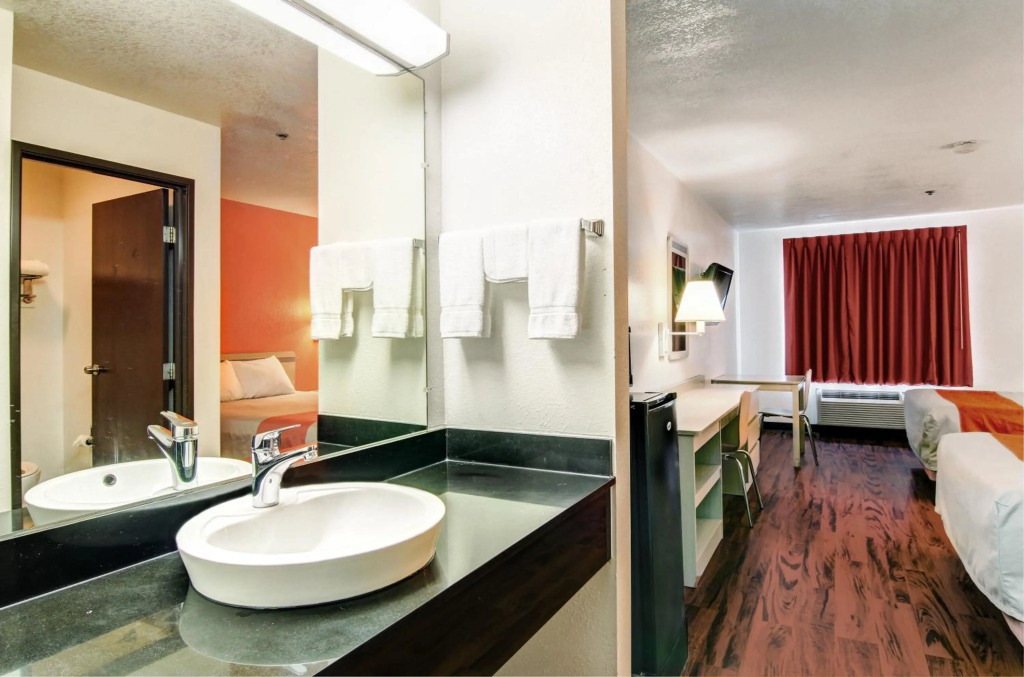 Motel 6-Columbia, MO - East