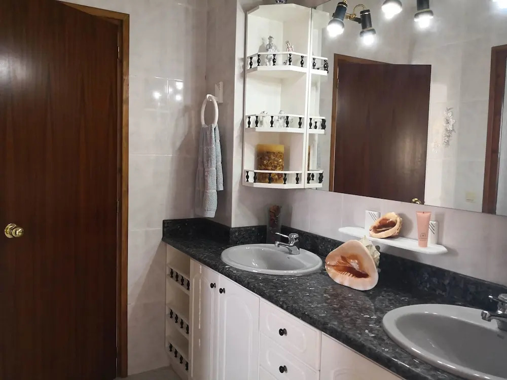 Villa con jardín piscina y cerca playa