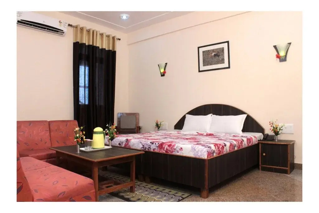 Geetanjali Hotel & Motel