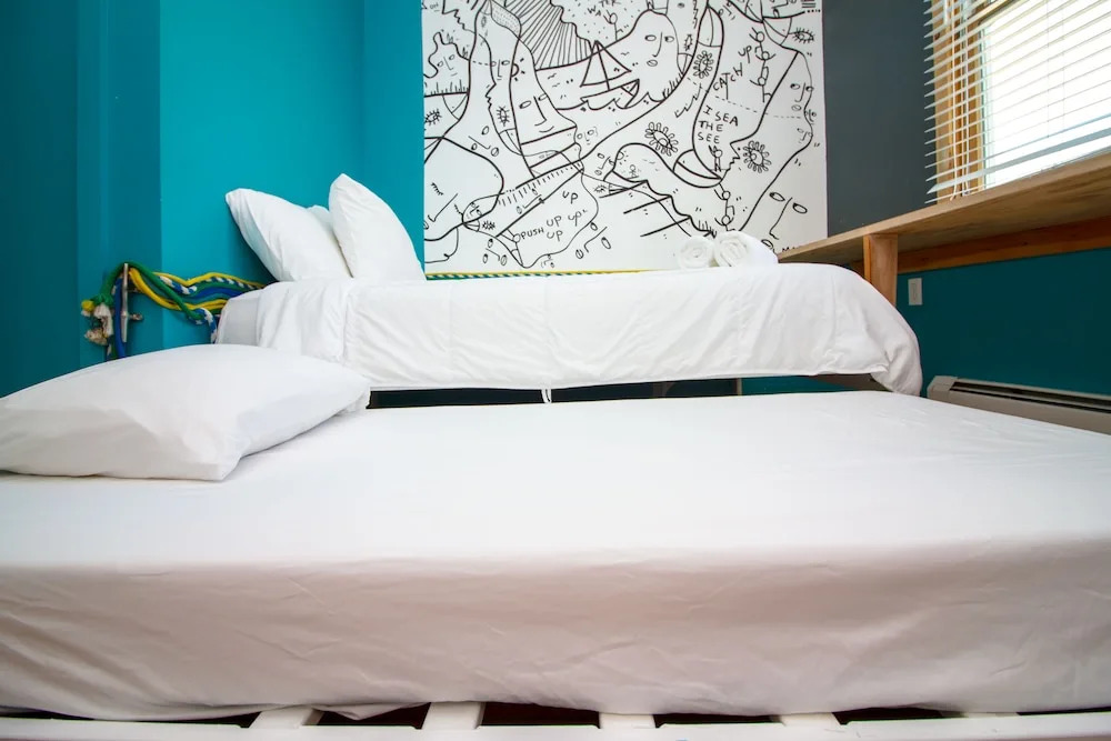 The High Tide Studio #5 Studio Bedroom Hotel Room by Redawning