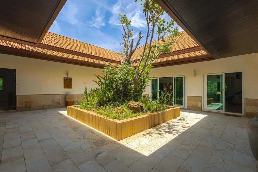 6BR Luxury Tropical Pool Villa PH125