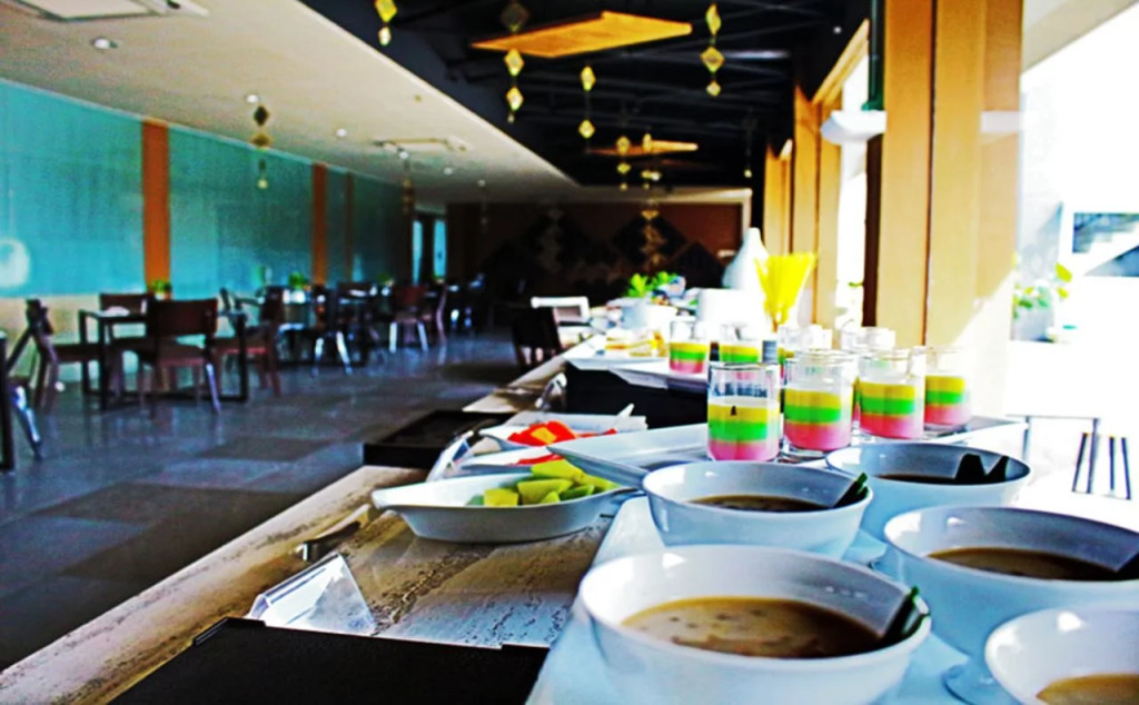 Front One Akshaya Hotel Karawang