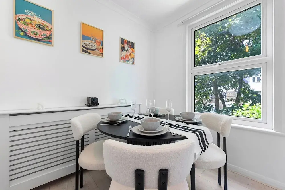 Charming London Apartment Near City Center