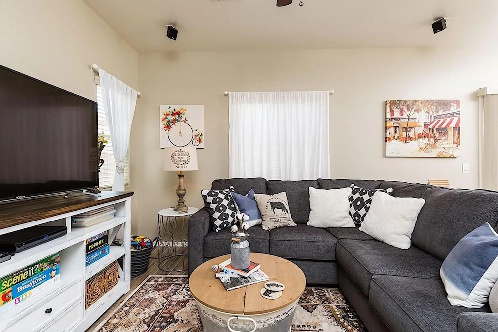 Farmhouse Surprise - 3 Bedroom by Casago