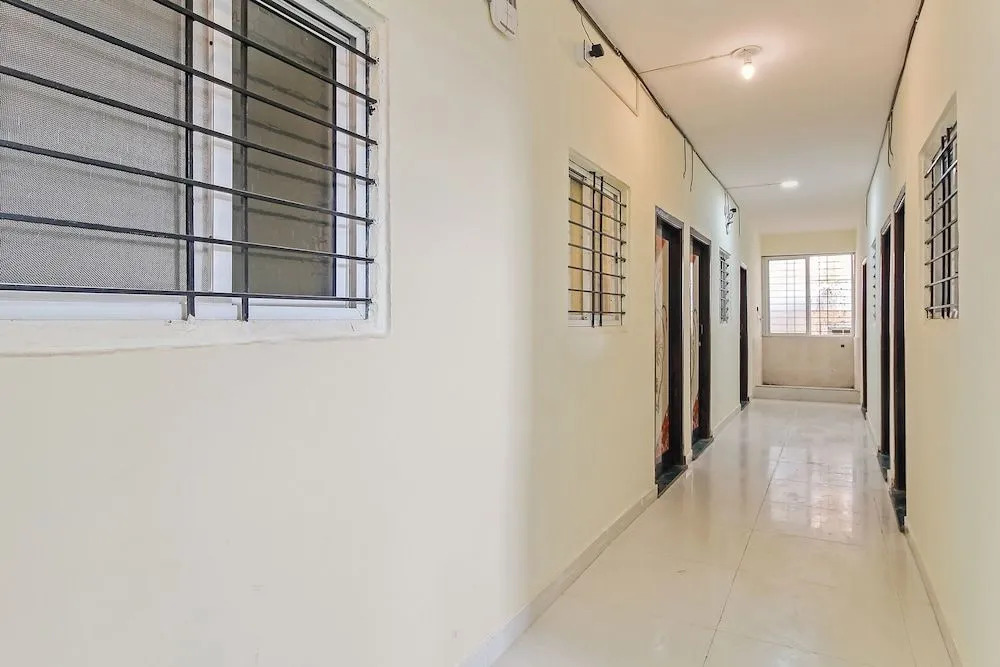 Oyo 42962 Alok Hotel