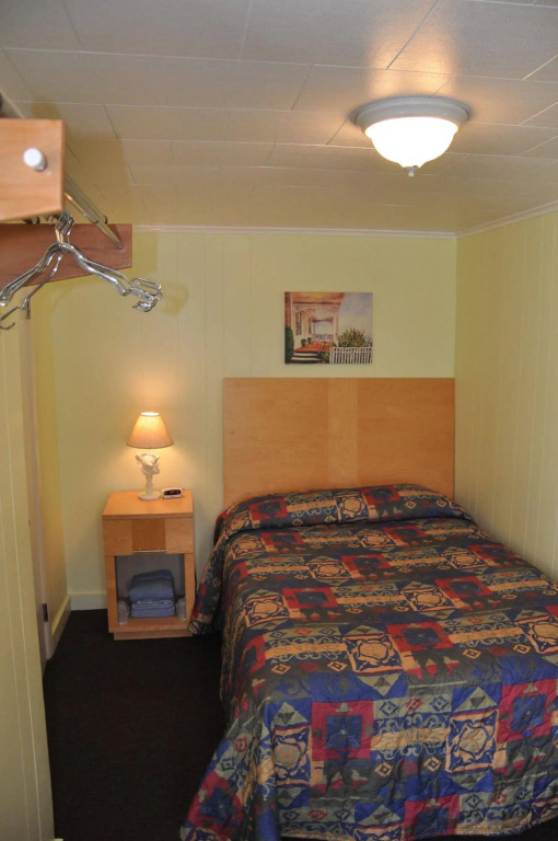 Moontide Motel, Apartments, and Cabins