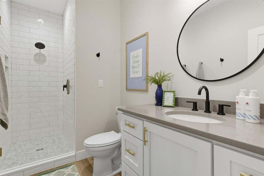 Modern Lakefront Escape The Twelve