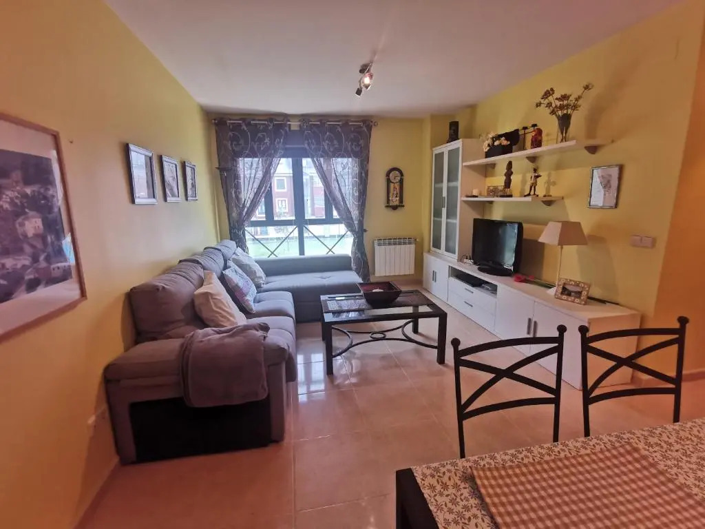 Apartamento de 3 dormitorios con piscina - Riaza Vacacional