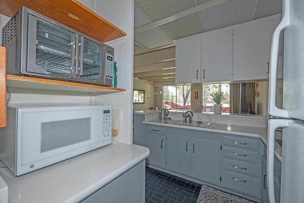 439 Ala Wai, 105 1 Bedroom Condo by RedAwning