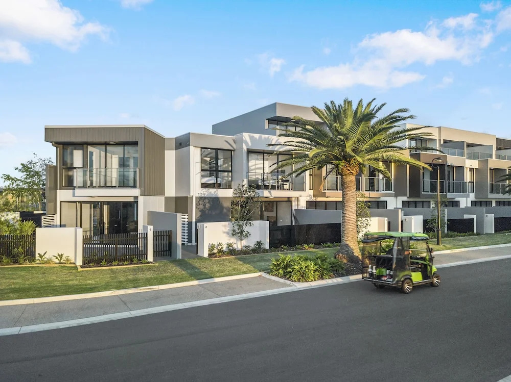 Peninsula Apartments Hosted by Gold Coast Holiday Stays
