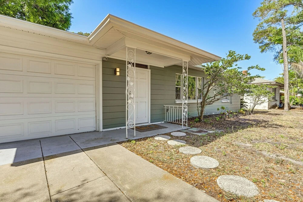 Sarasota Home w/ Patio & Gas Grill: 2 Mi to Beach!