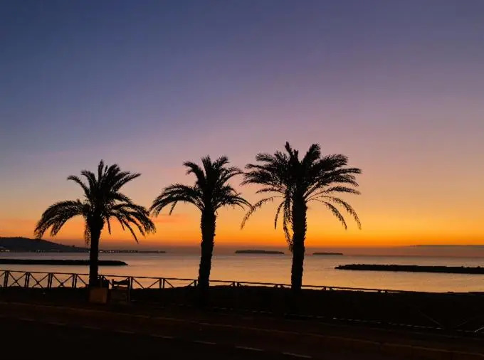 Cannes Marina Résidence Le Surcouf - Studio de 28m2 au 10ème étage avec piscine, terrasse, parking, vue montagne et port : Mandelieu-La Napoule