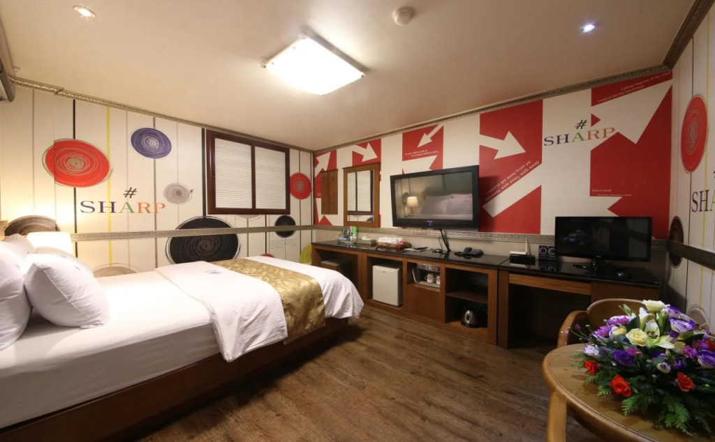 Sharp Hotel