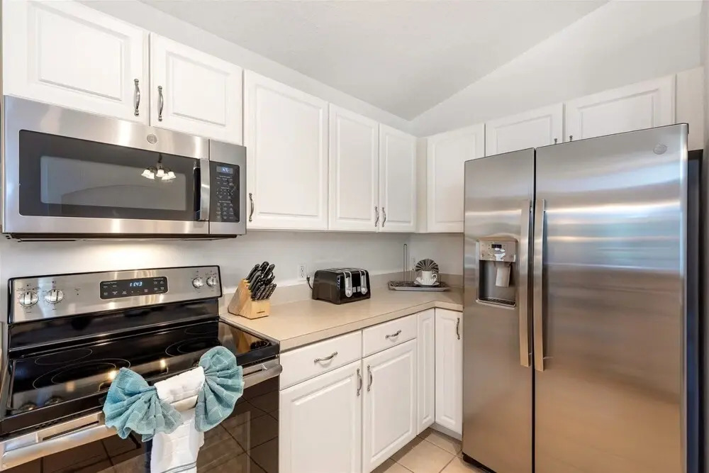 Lovely 4 Bedroom, 3.5 Bath Home With South Facing Pool and spa - 521