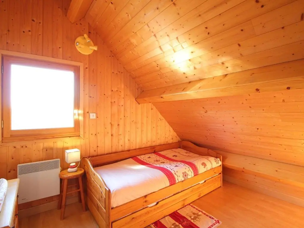 Chalet spacieux avec parking et WiFi au Mont Dore - FR-1-608-106