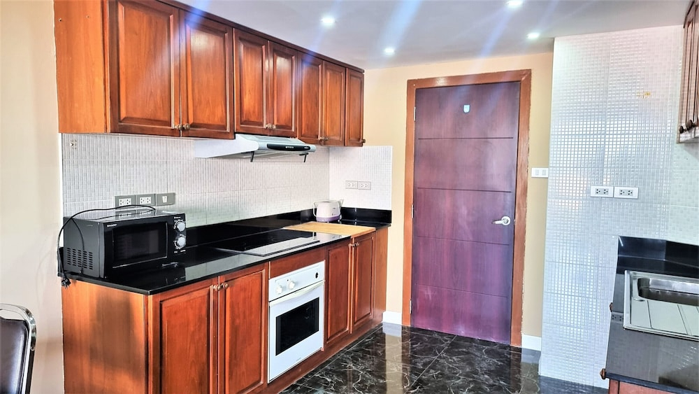 Spacious 2-bedroom Family Condo With Pool View 10th Floor, Angket Hip Residenc
