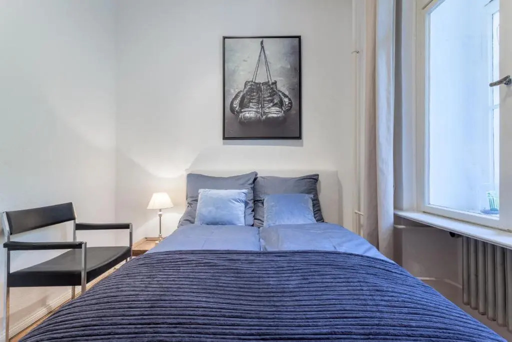 The Gleditsch - Central Schöneberg location, 1BR, 1 living room, group friendly, ideal for 2 - 4 Guests