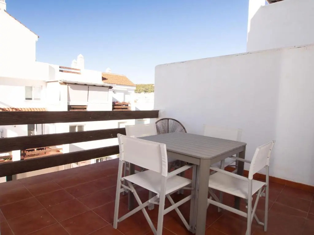 2060-Newly furnished 2 bedrooms apt with golf