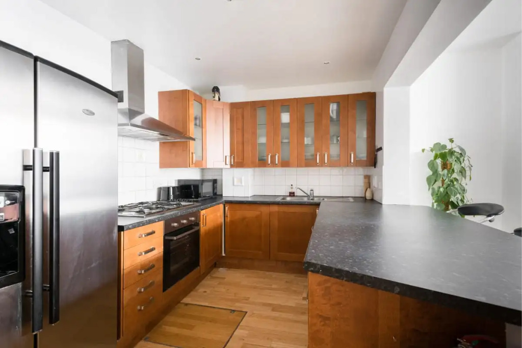 The Bayswater Gardens - Bright & Central 3BDR Home in Bayswater