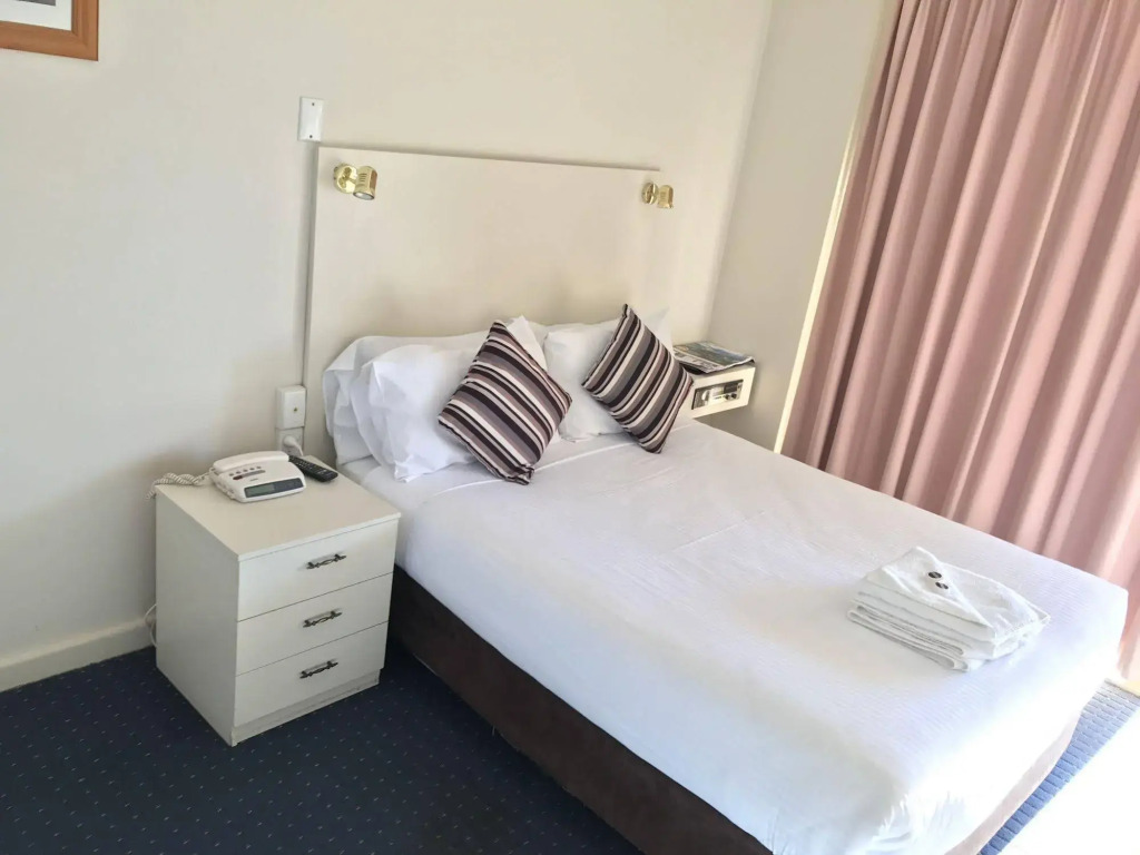 Orange Motor Lodge