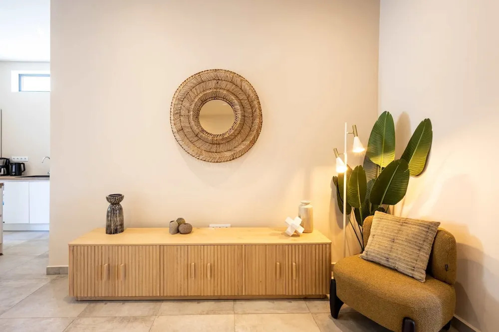 Chic 3BR Apartment Mambo Beach Area Stay