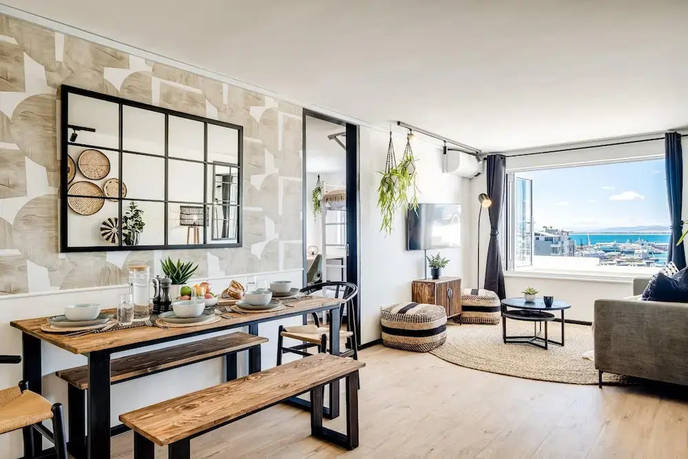 Cape Town City Holiday Apartment w Views for Days