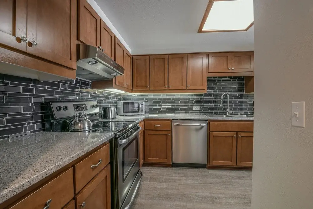 Pines 2128