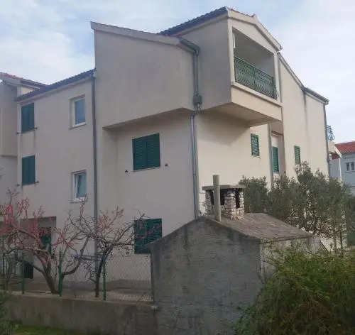 Apartments and Rooms Saric