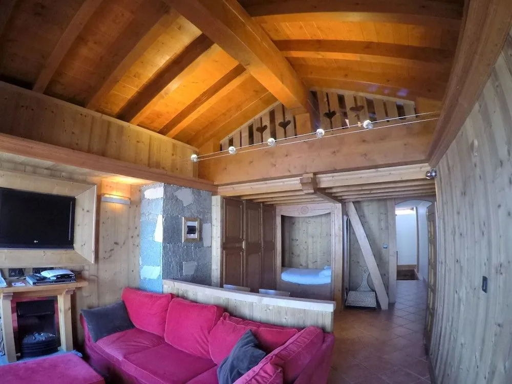 LIsatis Chalet Hotel