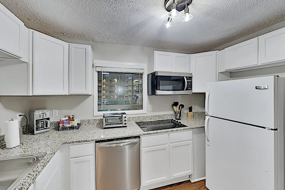 3211hhre 2 Bedroom Condo