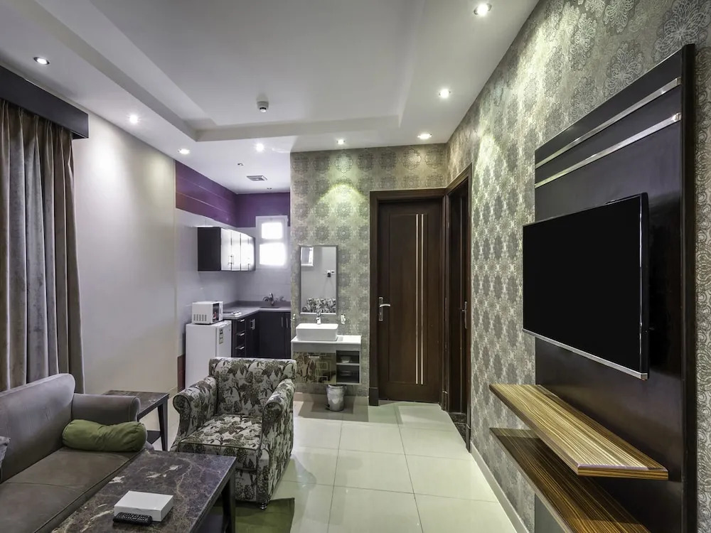 OYO 160 Dotel Suites