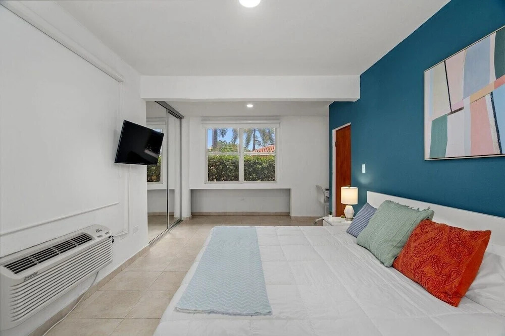 Puerto Rico Oceanpark Beach Rental With King Size Bed Otium Rentals