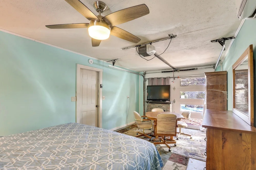 7 Mi to Downtown Denver: Lakewood Gem w/ Deck!