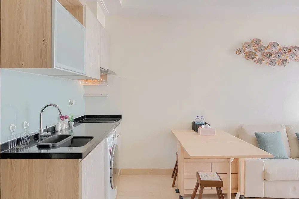 Big and Cozy 1BR with Working Room Menteng Park Apartment