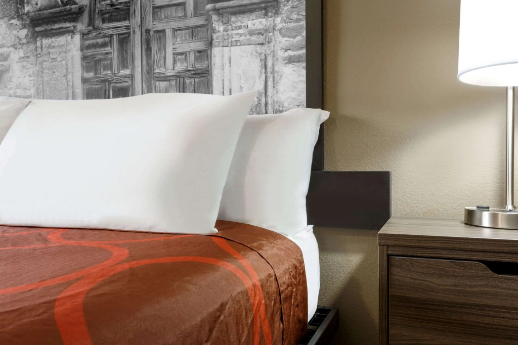 Super 8 by Wyndham San Antonio Airport North
