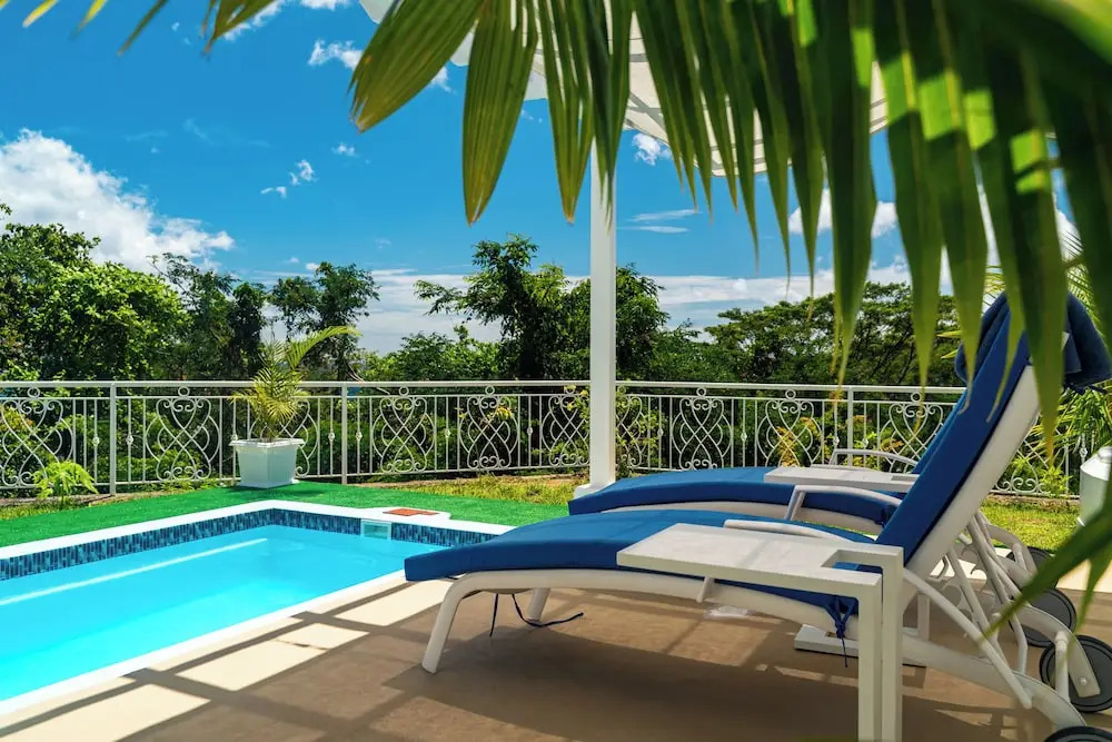 2 Bed Villa - Sleeps 4 - Pets - Pool - Garden