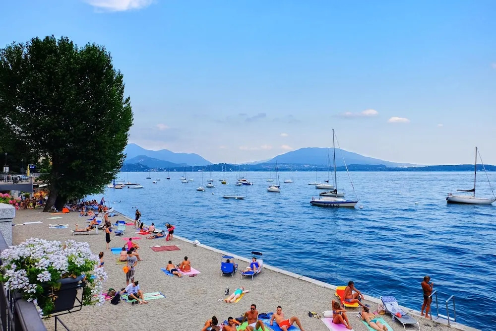 Apartment With one Bedroom in Belgirate, With Wonderful Lake View and Enclosed Garden - Near the Beach